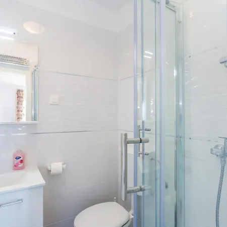 Stunning In With Wifi Holiday home